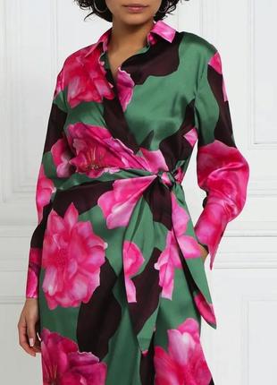 Великолепное сатиновое платье на запах от британского бренда gallery4 фото