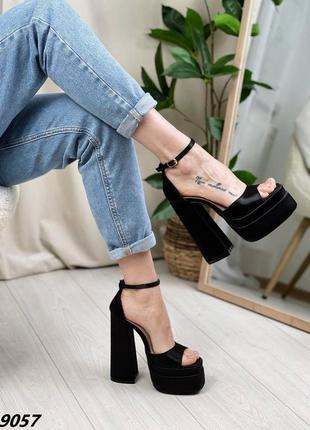 Жіночі босоніжки