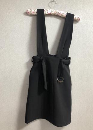 Юбка на шлейках новая. школьная