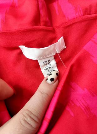 Платье женское мини красного цвета с драпировкой с открытыми плечами от бренда hm xs4 фото
