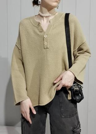 Оверсайз свитер с вырезом с широкими рукавами песочного бежевого цвета интересного кроя в стиле cos4 фото