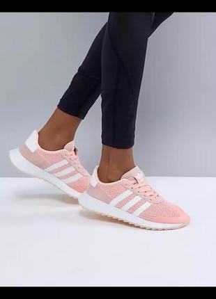 Женские кроссовки adidas