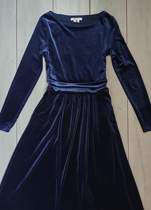 Нарядное синее приталенное велюровое платье s р2 фото