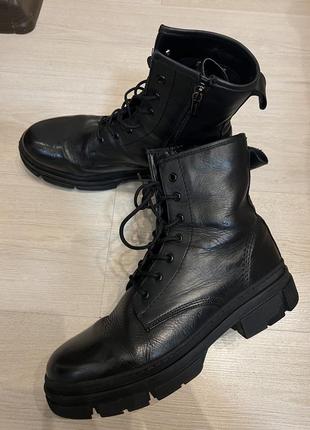 Кожаные ботинки tamaris intertop черные кожа черненное кожуна ботинки сапоги кожу2 фото