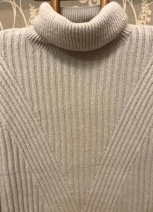 Очень красивый и стильный брендовый тёплый вязаный свитер.10 фото