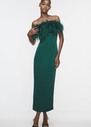 Zara атласное платье с перьями, m/l