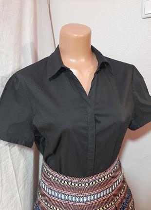 Чорна жіноча блуза з короткими рукавами
