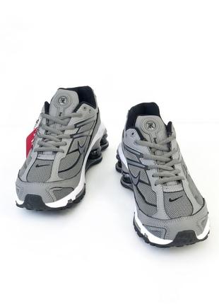 Кроссовки в стиле nike supreme shox