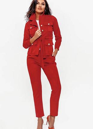 Шикарный красный замшевый брючный костюм на пышные бедра л-хл