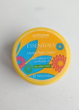 Увлажняющий крем для лица  и тела орифлейм oriflame essentials