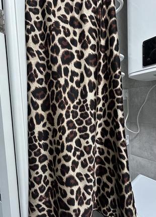 Трендовая леопардовая юбка из шелка сатина1 фото