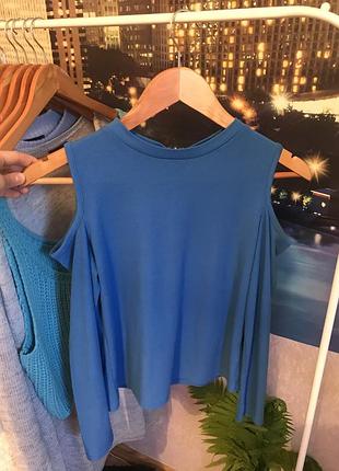 Гольф в рубчик з відкритими плечима