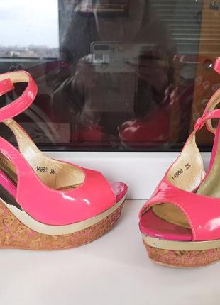 Босоніжки лак шкіра неон рожевий antonio biaggi
