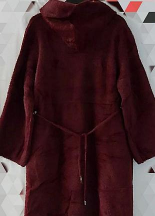 Псльто с альпаки с пояском,размер универсальный.