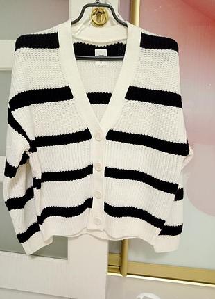 Красивая кофтаив полоску