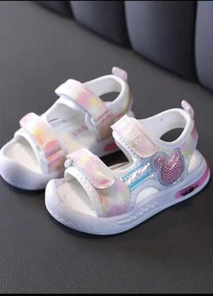 Нові дитячі босоніжки сандалі з захистом пальчиків