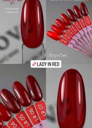 Токі-токі lady on red.