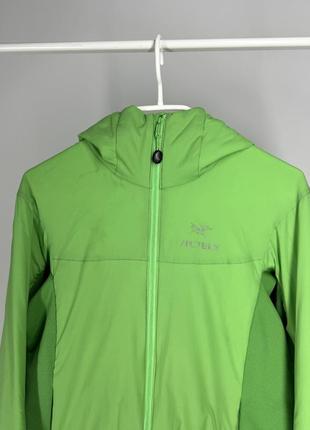 Женская куртка arcteryx atom зеленая2 фото