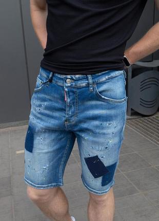 Шорты джинсовые синие мужские с ляпками краски и заплатками. бренд "dsquared2" slim