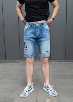 Шорты мужские синие джинсовые с надписью фирмы и дырами на коленях. amiri4 фото