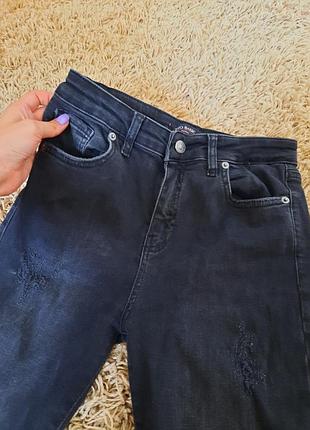 Чорні скіні