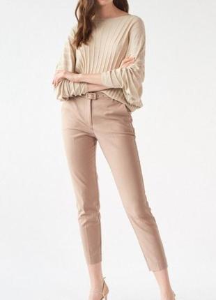 Брендовые стильные стреневые брюки- сигареты итальянского бренда, бежевого цвета, с карманами, на молнии от mohito