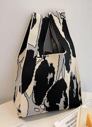 Трендова зручна чорно біла жіноча в'язана текстильна сумка шопер1 фото