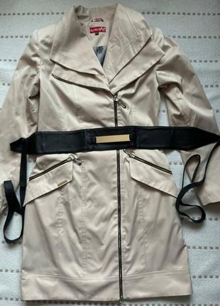 Жіночий плащ 2