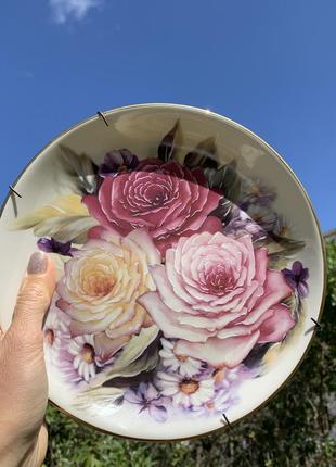 Винтажная коллекционная тарелка из фарфора. португалия, марка jsb.