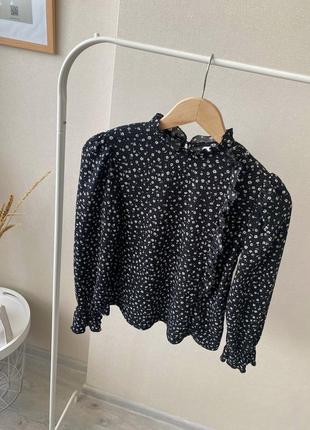 Zara чорна блуза оверсайз з рюшами в квітковий принт2 фото