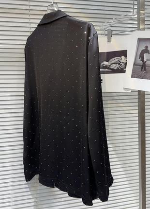Черный женский атласный летний костюм шорты рубашка пиджак оверсайз свободного кроя с стразами камушками женский вечерний базовый костюм с шортами3 фото