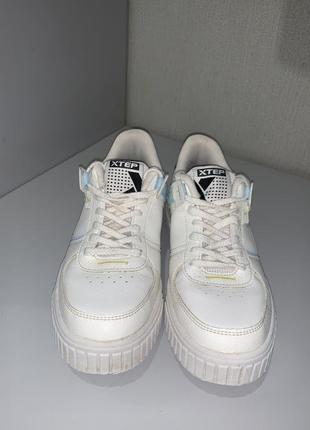 Кросівки (білі 38 розмір) xtep2 фото