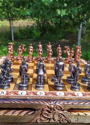 Эксклюзивные шахматы "рыцари" + резная доска.фигуры из металла1 фото