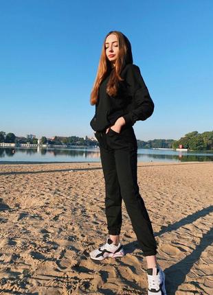 Модный спортивный костюм однотонный