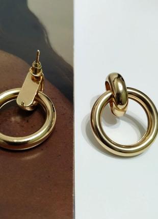 Золотистые серьги круглые минимализм шарики гвоздики пусеты кольца под золото7 фото