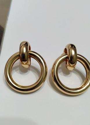 Золотистые серьги круглые минимализм шарики гвоздики пусеты кольца под золото4 фото