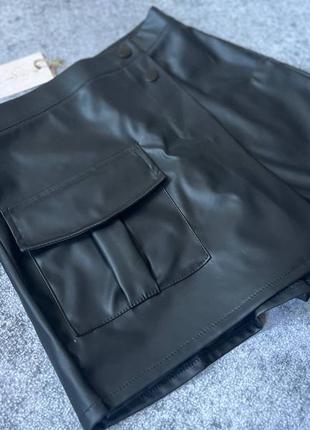 Кожаные юбка-шорты8 фото