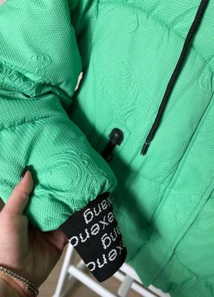 Куртка бомбер стеганая короткая женская базовая весенняя на весну дута демисезонная черная белая зеленая с капюшоном6 фото
