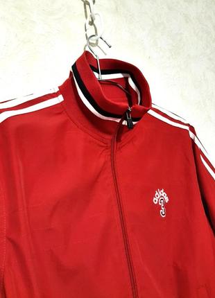 Adidas спортивна куртка червона три смуги білі на підкладці, жіноча не трикотаж м 46 48 кофта4 фото