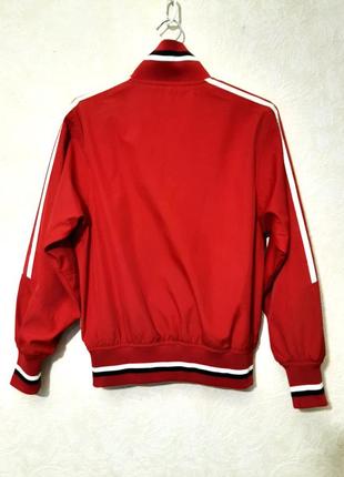 Adidas спортивна куртка червона три смуги білі на підкладці, жіноча не трикотаж м 46 48 кофта6 фото