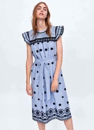Шикарное миди-платье в полосочку со вставками прошвой и вышивкой цветами5 фото