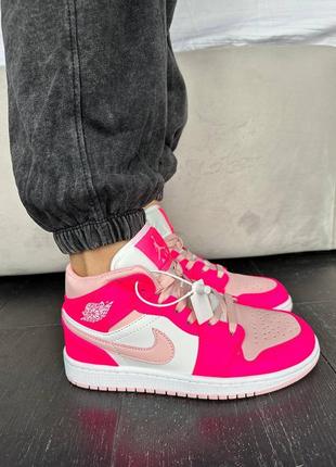Жіночі кросівки nike air jordan 1 retro high pink1 фото