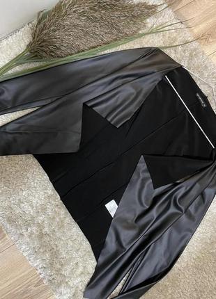 Чорна, під шкіру. (пиджак под кожу) размер s. накидка. піджак. кофта.