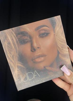 Палетка хайлайтеров hudabeauty