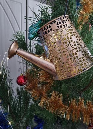 Лейка светильник садовый на солнечной батарее. заряжается от солнца.