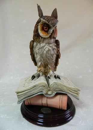 Статуетка сова на книгах ermanno farina sculture dear italy