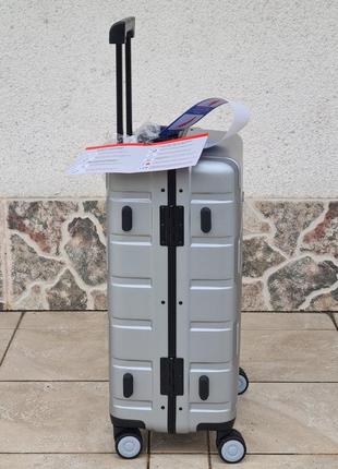 Мощный надёжный чемодана  на зажымах snowball 20503  малый6 фото