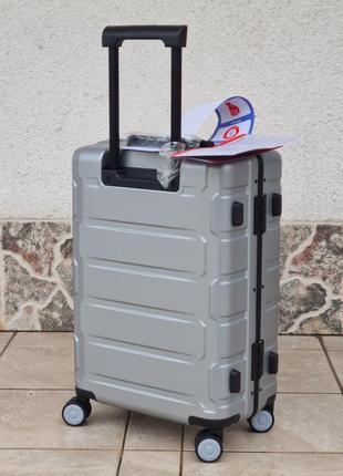 Мощный надёжный чемодана  на зажымах snowball 20503  малый5 фото