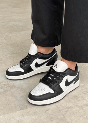 Классные женские кроссовки nike air jordan 1 retro low black white чёрно-белые1 фото