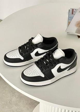 Классные женские кроссовки nike air jordan 1 retro low black white чёрно-белые3 фото